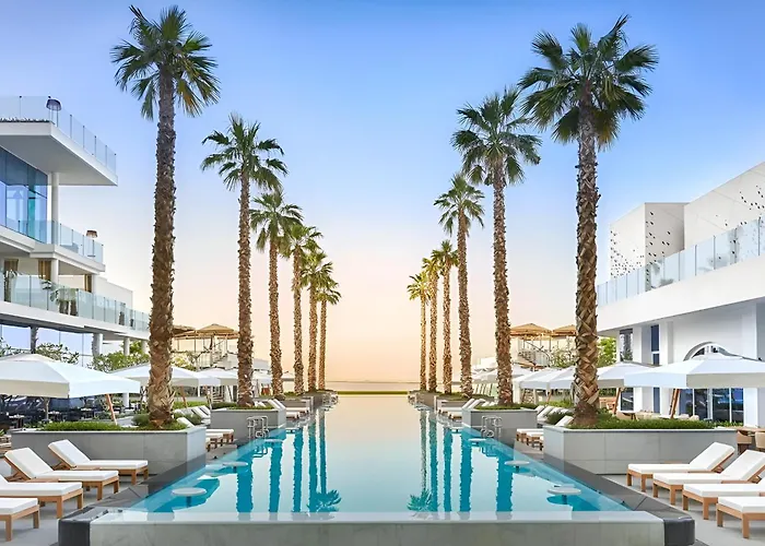 Luxe Apt With Pool View - Lush Greenery I Beach Access