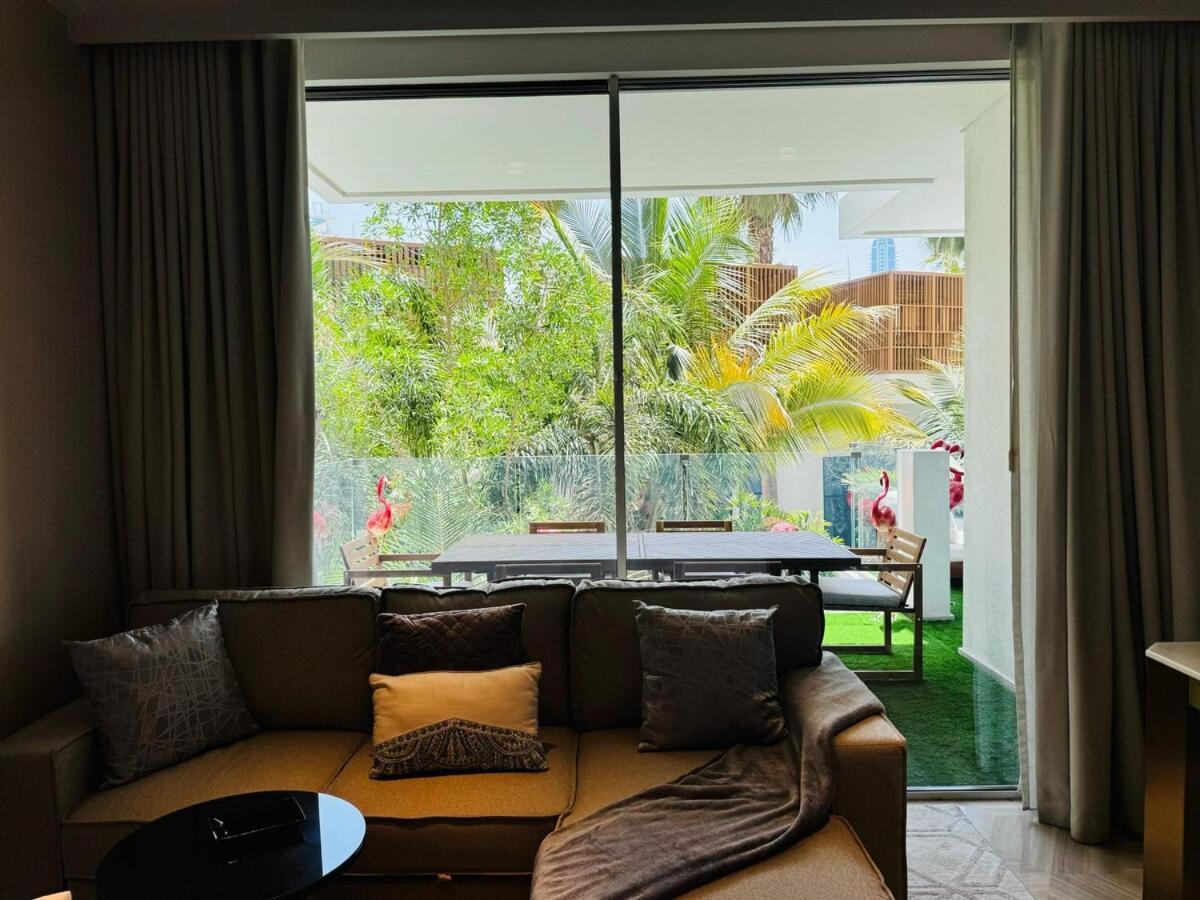 Luxe With Pool View - Lush Greenery I Access Apartment