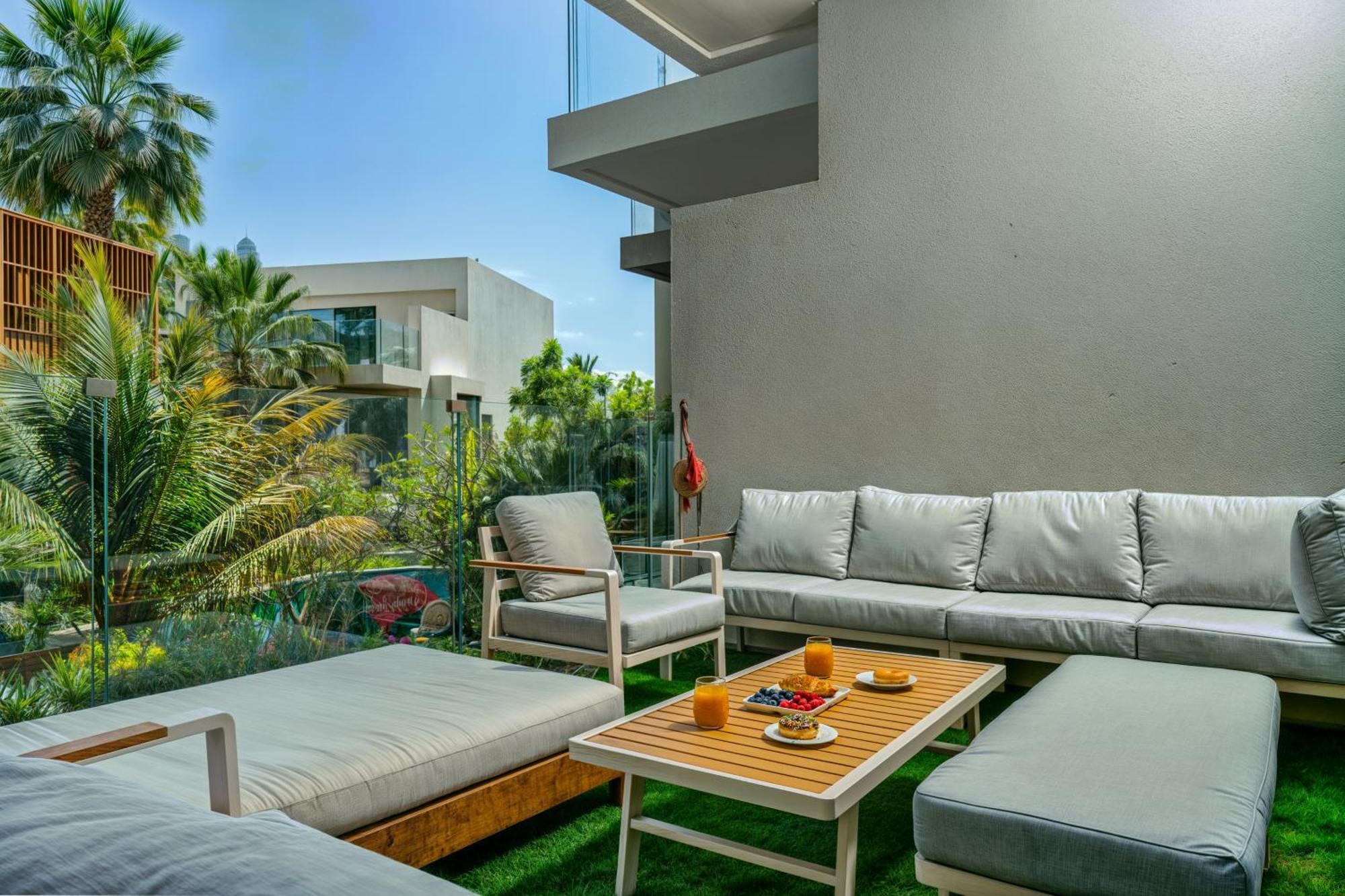 Luxe With Pool View - Lush Greenery I Access